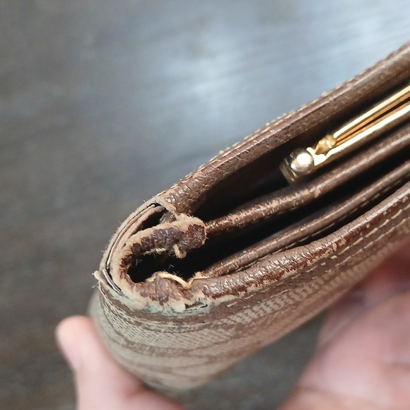 Gucci Vintage Wallet Flawed - Picture 5 of 16